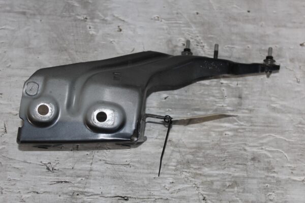 Audi FY Q5 Front Right Fender Mount Support Brace 80A821136A, 80A821132A