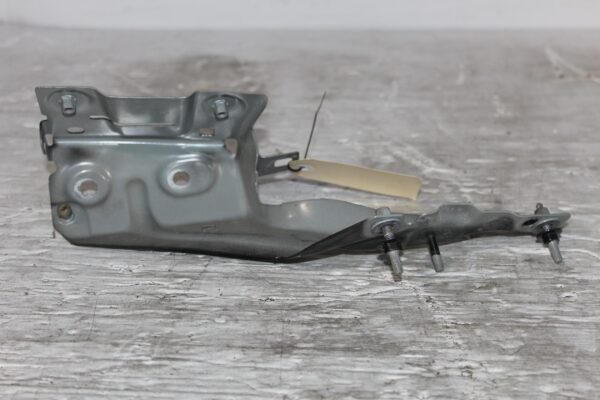 Audi FY Q5 Front Right Fender Mount Support Brace 80A821136A, 80A821132A