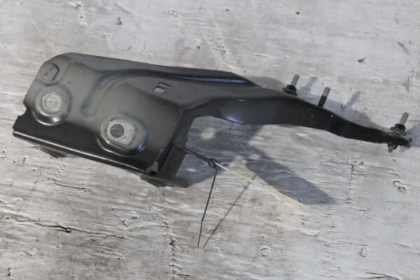 Audi FY Q5 Front Right Fender Mount Support Brace 80A821136A, 80A821132A