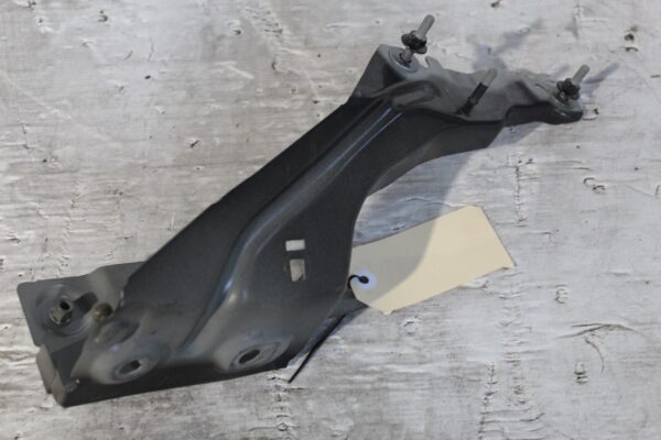 Audi FY Q5 Front Right Fender Mount Support Brace 80A821136A, 80A821132A