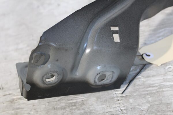 Audi FY Q5 Front Right Fender Mount Support Brace 80A821136A, 80A821132A