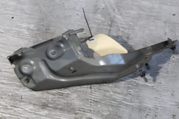 Audi FY Q5 Front Right Fender Mount Support Brace 80A821136A, 80A821132A