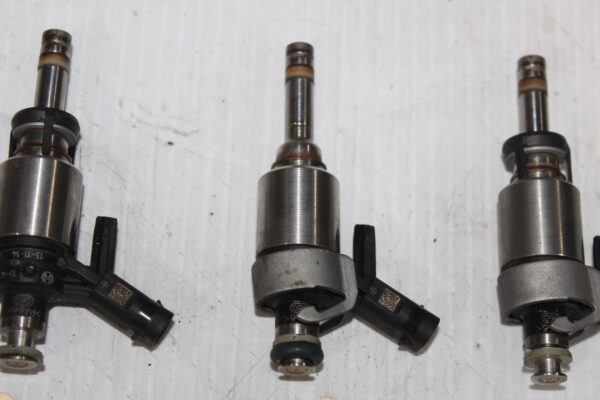 Audi 8V S3 / Volkswagen Golf Mk7 R Direct Fuel Injectors SET 06L906636AB