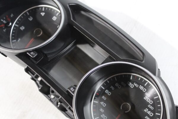 Audi 8T A5 Instrument Cluster 8T0920932L