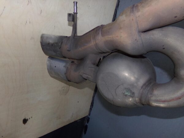 Audi 8R SQ5 Exhaust Rear Muffler With Noise Speaker Actuator 8R0253409R