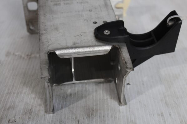 Audi 8R Q5 SQ5 Front Left Crash Bumper Absorber 8R0807133A