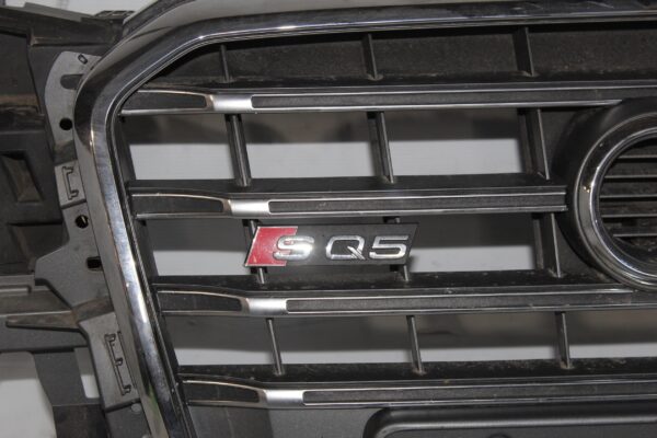 Audi 8R SQ5 Front Centre Radiator Grill Grille 8R0853651AG