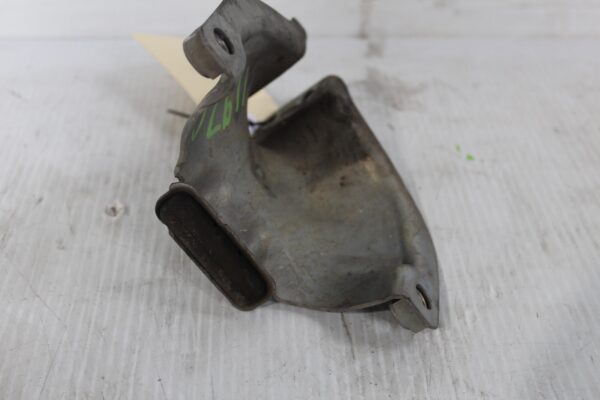 Audi A4 A5 Q5 Right Engine Mount Retaining Plate 8K0399060L