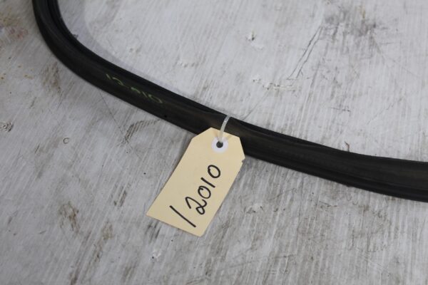 Audi 8V A3 S3 RS3 Hatch Rear Hatch Tailgate Boot Weatherstrip Rubber 8V4827705