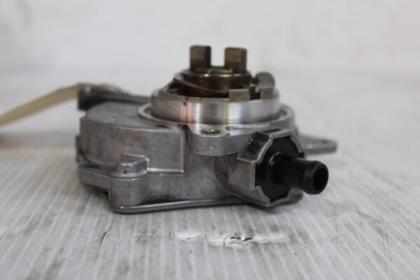 Volkswagen MK6 Golf Engine Brake Boost Vacuum Pump 06D145100H