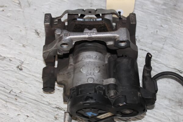 Mercedes Benz W205 C300 Rear Right Brake Caliper A2054230481, A2054230400