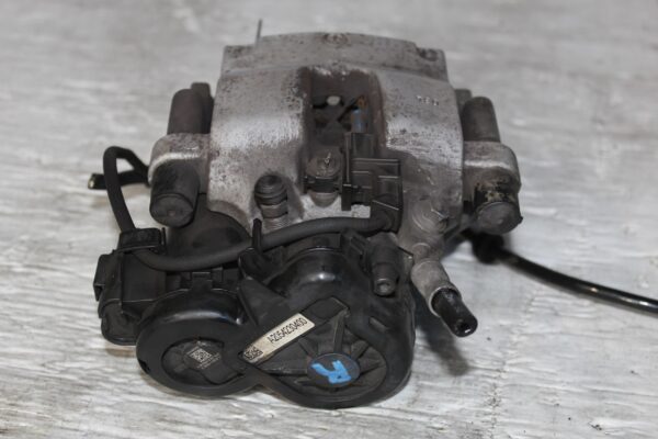 Mercedes Benz W205 C300 Rear Right Brake Caliper A2054230481, A2054230400
