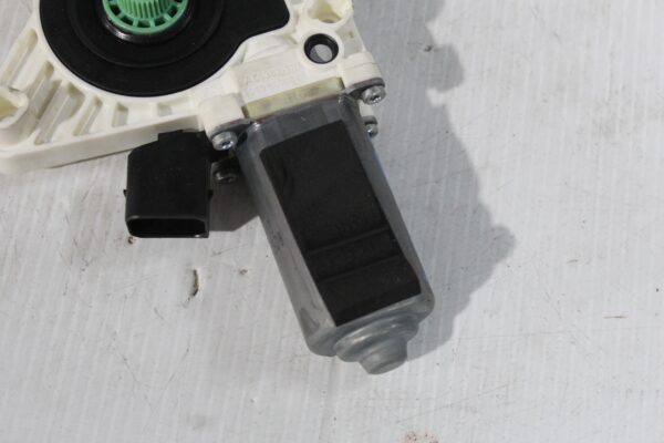 Mercedes Benz W117 CLA Front Left Door Window Motor A2078200542