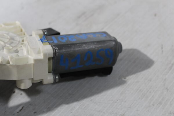 Mercedes Benz W117 CLA Front Left Door Window Motor A2078200542