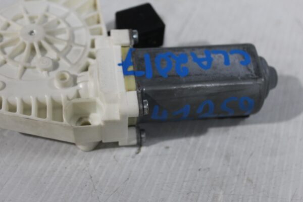 Mercedes Benz W117 CLA Front Left Door Window Motor A2078200542