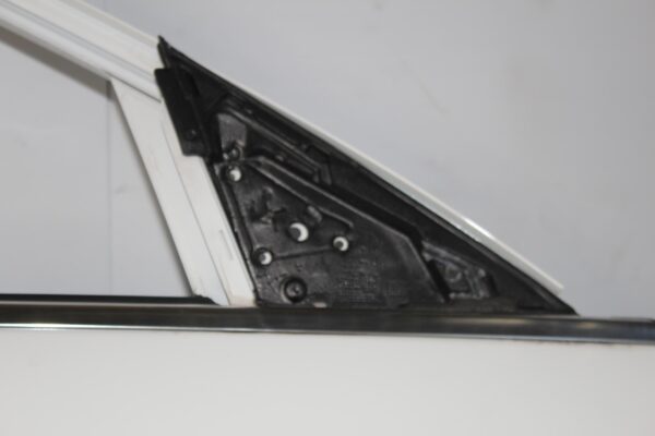 Mercedes Benz W204 C Class Front Right Door WHITE