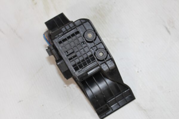 Mercedes Benz W204 C63 AMG Accelerator Throttle Pedal A2043000204