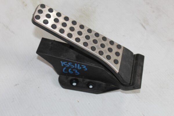 Mercedes Benz W204 C63 AMG Accelerator Throttle Pedal A2043000204