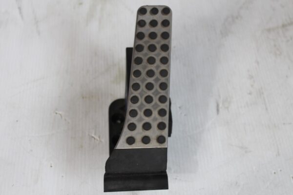 Mercedes Benz W204 C63 AMG Accelerator Throttle Pedal A2043000204