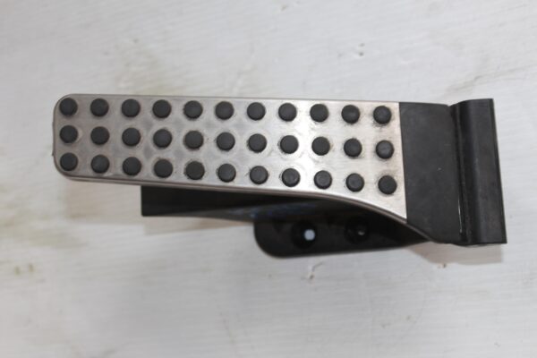 Mercedes Benz W204 C63 AMG Accelerator Throttle Pedal A2043000204