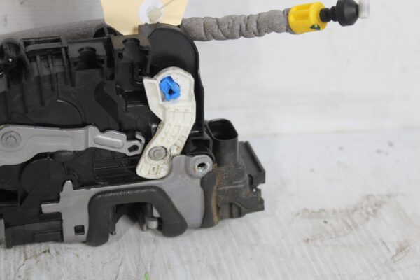 Mercedes Benz W205 C Class Front Right Door Lock Actuator A0997200000