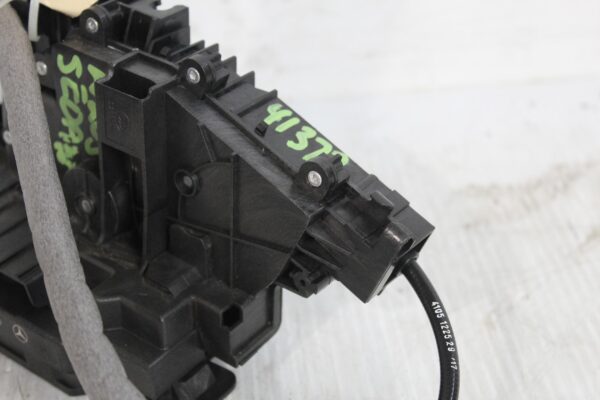 Mercedes Benz W205 C Class Front Right Door Lock Actuator A0997200000