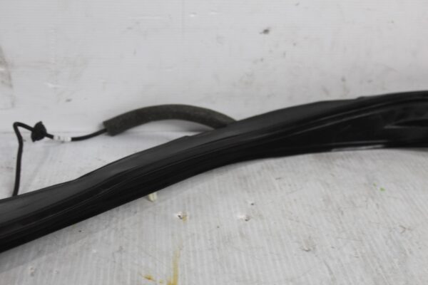 Range Rover Sport L494 Right Tailgate Close Sensor Moulding LR056951, LR139421