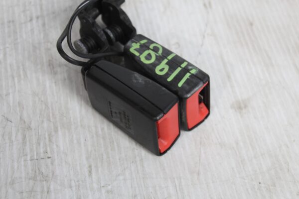 Audi 8V A3 S3 RS3 Rear Double Seat Belt Clip Buckle Latch 8V0857739QVZ