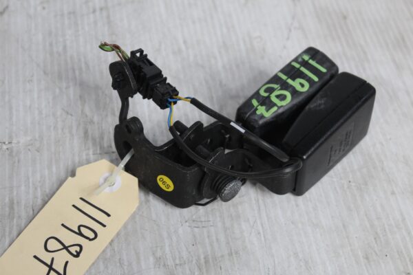 Audi 8V A3 S3 RS3 Rear Double Seat Belt Clip Buckle Latch 8V0857739QVZ