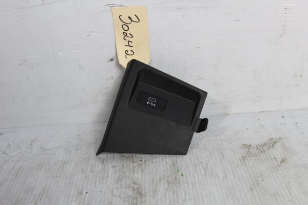 BMW F48 X1 Centre Console USB Port Trim Piece 51169319542
