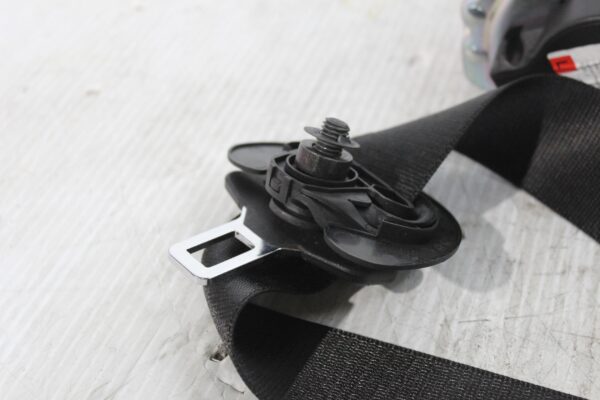 BMW F48 X1 Upper Front Right Driver Seatbelt And Tensioner 635267300C