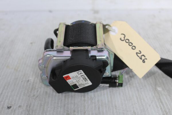 BMW F48 X1 Upper Front Right Driver Seatbelt And Tensioner 635267300C