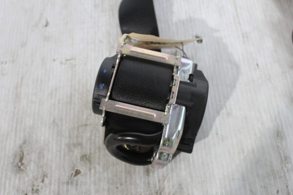 BMW F48 X1 Upper Front Right Driver Seatbelt And Tensioner 635267300C