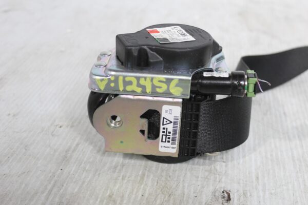 BMW F48 X1 Upper Front Right Driver Seatbelt And Tensioner 635267300C