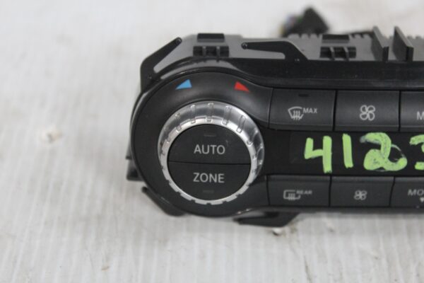 Mercedes Benz W176 W117 A CLA Class Climate Control Unit A2469002408