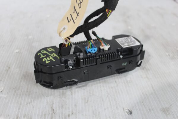 Mercedes Benz W176 W117 A CLA Class Climate Control Unit A2469002408