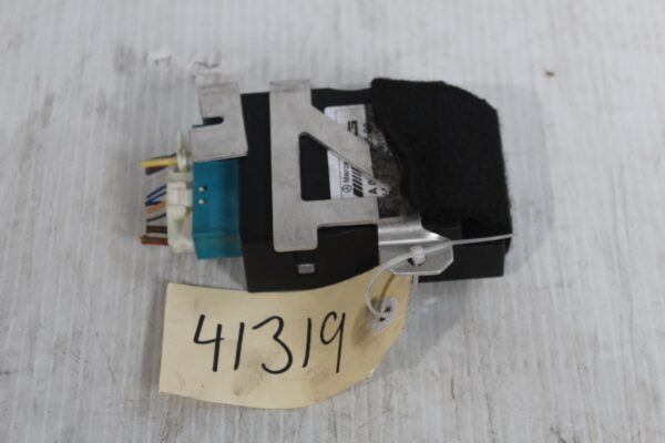 Mercedez Benz W204 C63 V8 Fuel Pump Control Unit Relay Module A0009003500