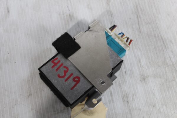 Mercedez Benz W204 C63 V8 Fuel Pump Control Unit Relay Module A0009003500