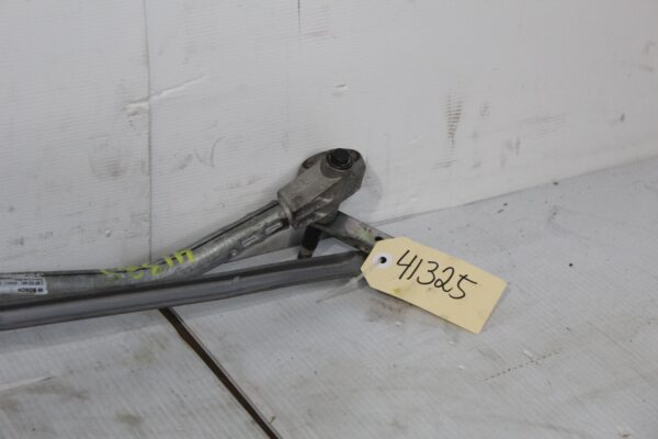 Mercedes Benz W204 C63 Front Wiper Linkage And Motor A2048201140