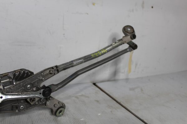Mercedes Benz W204 C63 Front Wiper Linkage And Motor A2048201140