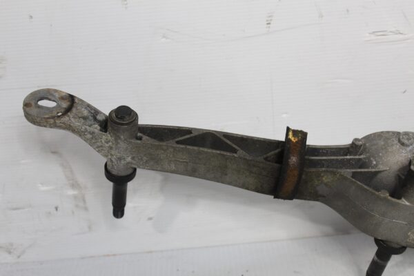 Mercedes Benz W204 C63 Front Wiper Linkage And Motor A2048201140