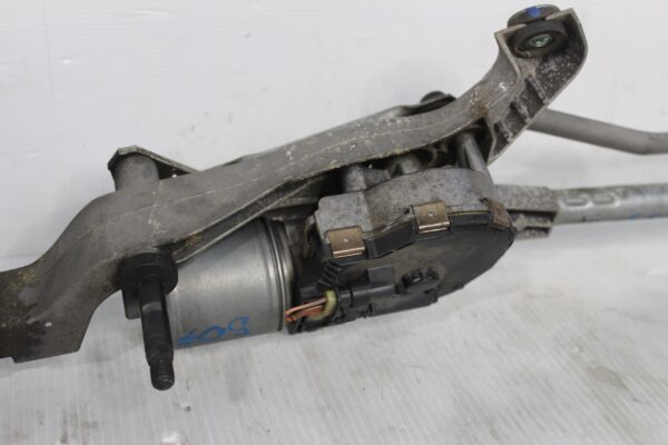 Mercedes Benz W204 C63 Front Wiper Linkage And Motor A2048201140