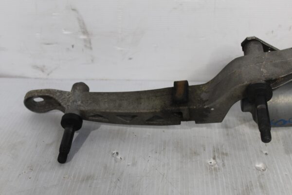 Mercedes Benz W204 C63 Front Wiper Linkage And Motor A2048201140