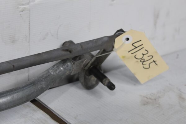 Mercedes Benz W204 C63 Front Wiper Linkage And Motor A2048201140