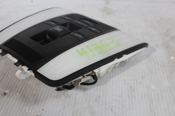 Mercedes Benz W212 E63 AMG Interior Map Light Overhead Console A2129002525