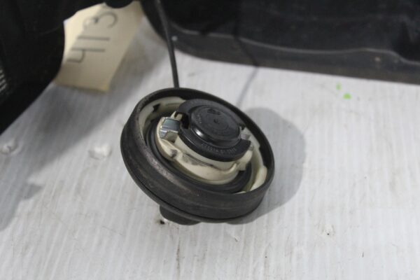 Mercedes Benz W212 E Class Fuel Filler Flap Cap Assembly A2126300000, A2127570006