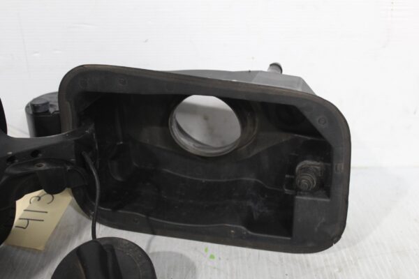 Mercedes Benz W212 E Class Fuel Filler Flap Cap Assembly A2126300000, A2127570006