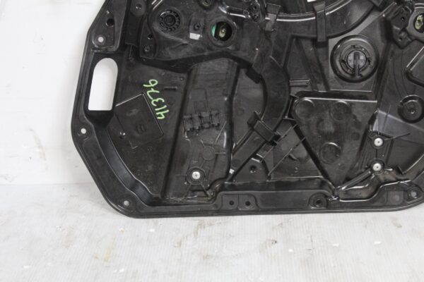 Mercedes Benz W205 C Class Front Right Driver Window Regulator Motor A2057200279