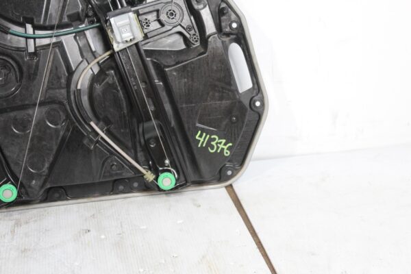 Mercedes Benz W205 C Class Front Right Driver Window Regulator Motor A2057200279