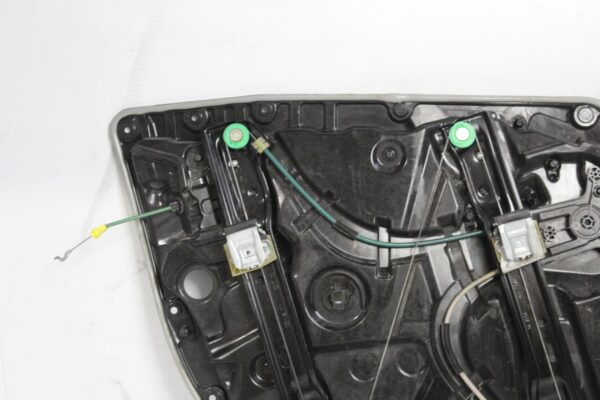 Mercedes Benz W205 C Class Front Right Driver Window Regulator Motor A2057200279